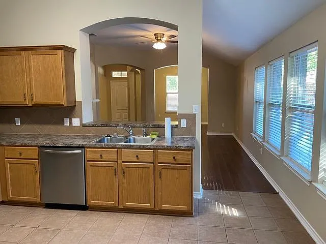 5922 Grace Ave — Photo 5
