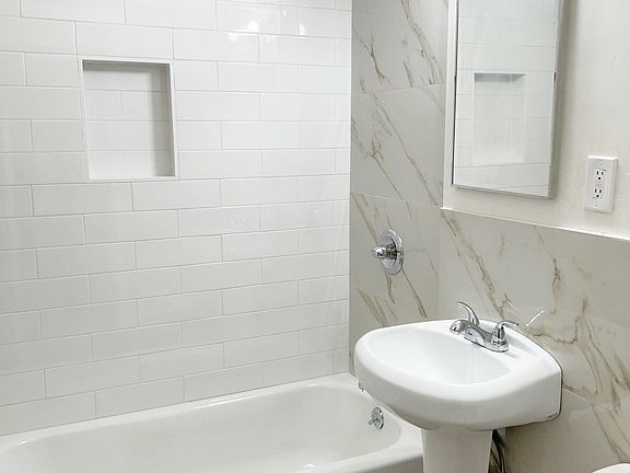 5th image of 619 S Normandie Ave APT 7