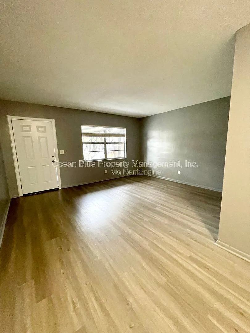 1 bed, 1.0 bath, 775 sqft, $1,200 — Photo 2