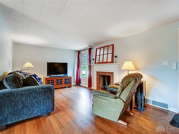 5th image of 17 Foxridge Dr