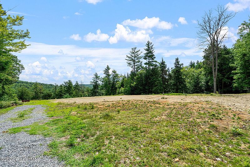 4th image of 14 Wood Ridge Lane