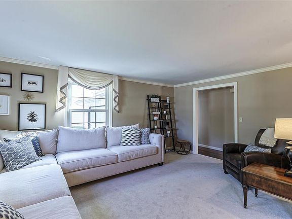 3rd image of 3643 Glenbrooke Ln