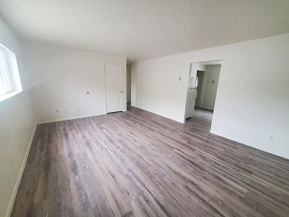 2nd image of 471 Hansen Ave #8