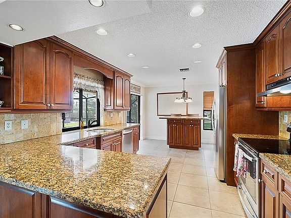 5th image of 839 NW 107th Ln