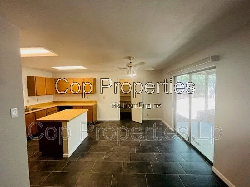 3 bed, 2.0 bath, 2140 sqft, $1,795 — Photo 3