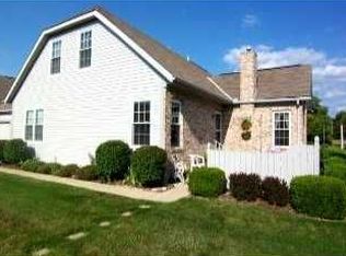 41 Stonegate Cir, Bowling Green, OH 43402