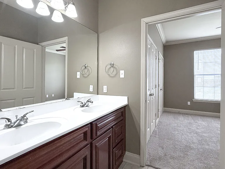 Juban Courts Condos — Photo 9
