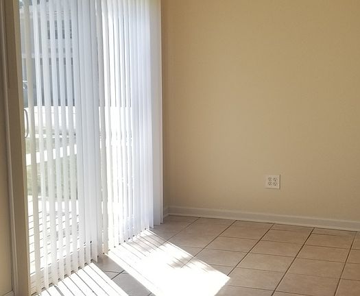 4th image of 1210 Thyne Ct