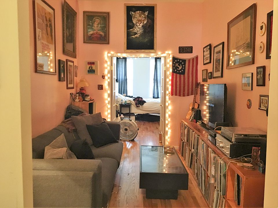 2nd image of 294 Stanhope St APT 1R