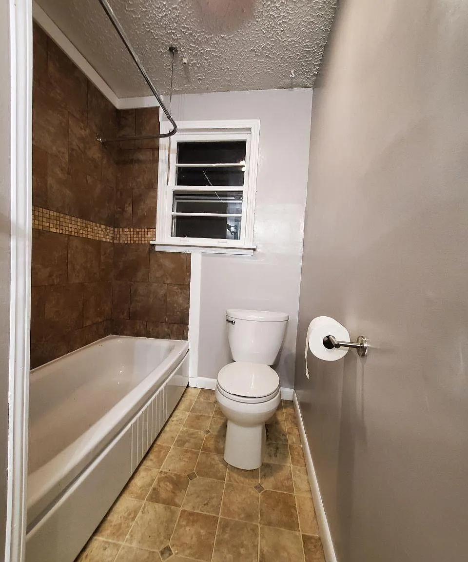 2 bed, 700 sqft, $1,500 — Photo 3