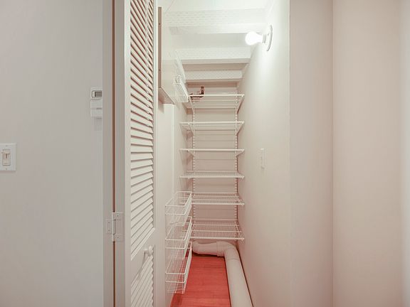 4th image of 601 4th St Unit 205