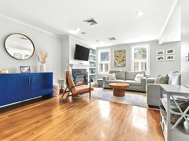 77 Green St #2 — Photo 2