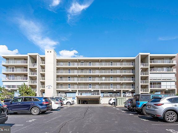 4th image of 13908 Wight St APT 207
