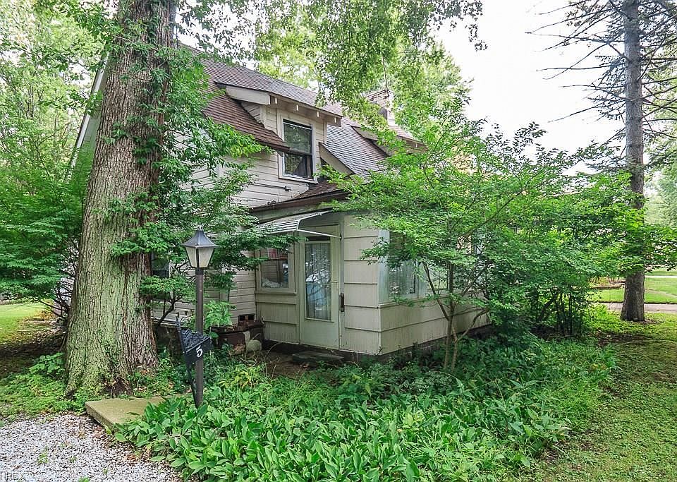 2nd image of 5 Keewaydin Dr