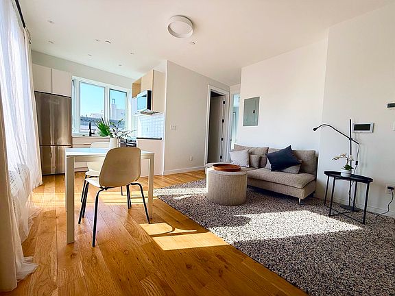 5th image of 699 E 6th St #604