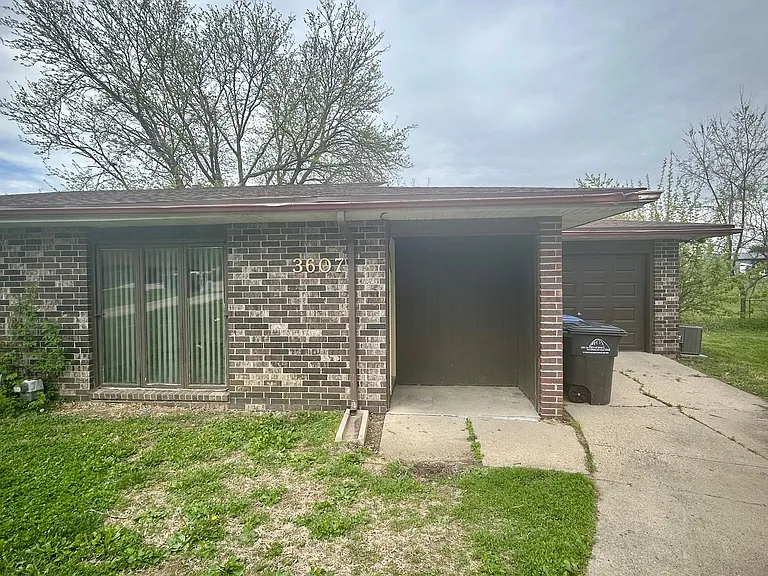 3607 SE 11th St — Photo 1