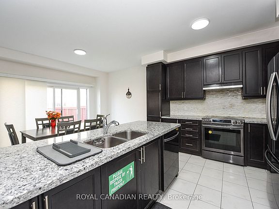 5th image of 8 Prairie Creek Cres