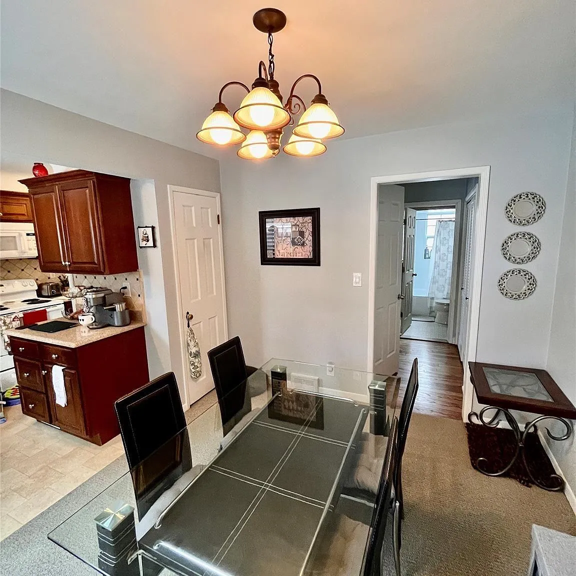 2 bed, 840 sqft, $1,750 — Photo 3