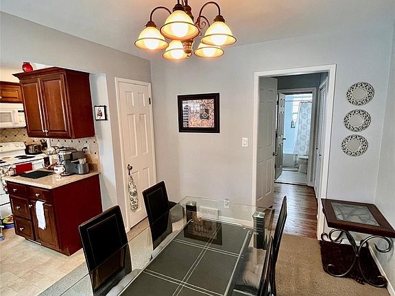 3rd image of 3 Abbott Ln