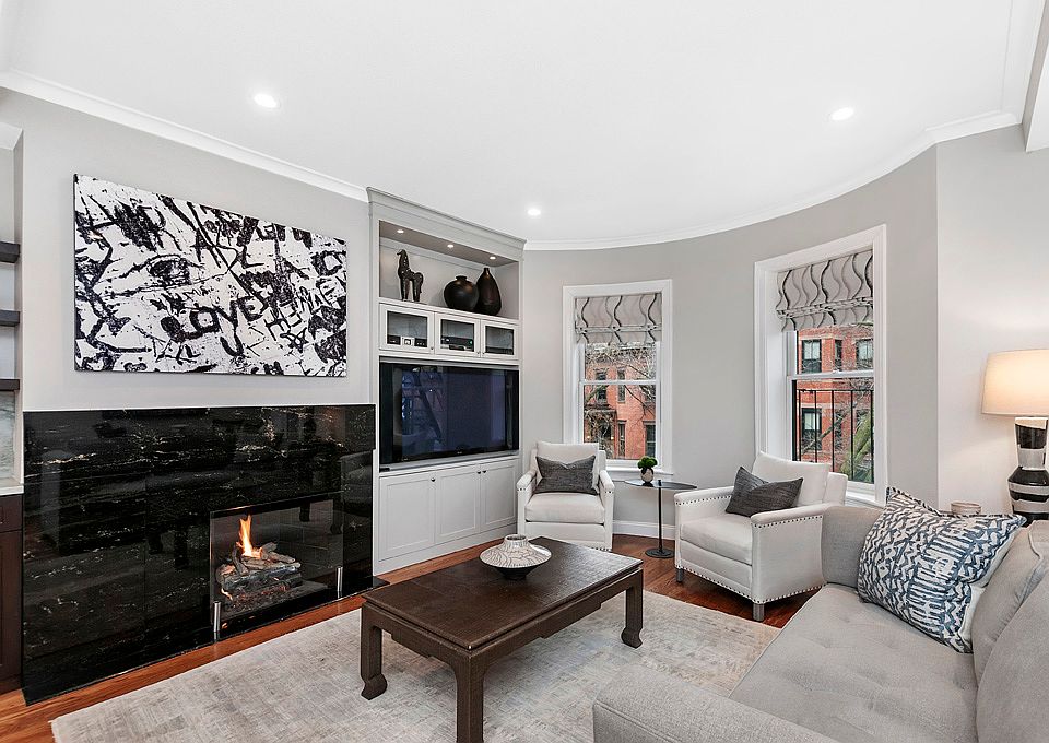 Welcome to 24 Concord Sq #3!