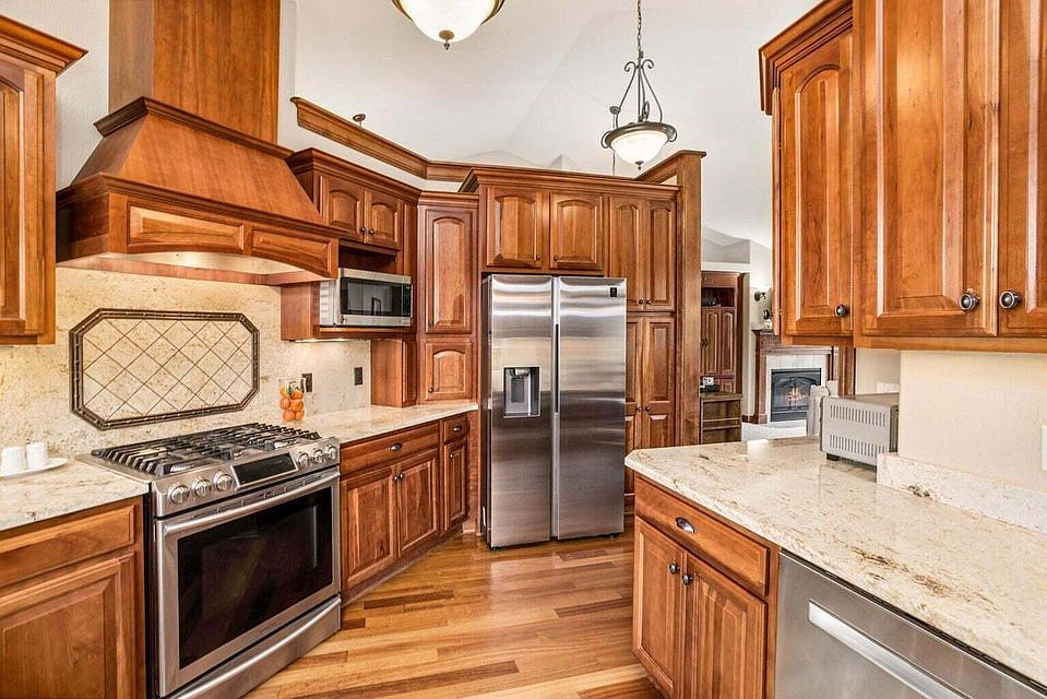 Gorgeous Chef's Kitchen - Granite Countertops & High End Appliances