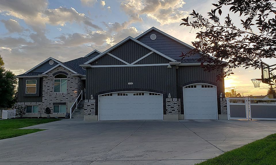 1st image of 775 E Rosewood Ln