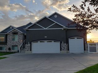 775 E Rosewood Ln, Layton, UT 84041