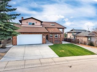 76 S Beaconsfield Way NW, Calgary, AB T3K1X1