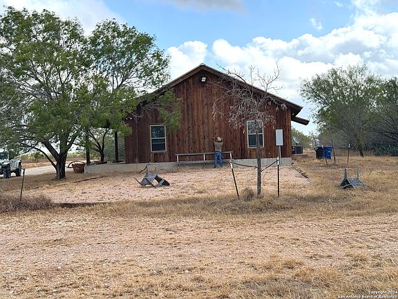 2nd image of 820 County Road 329