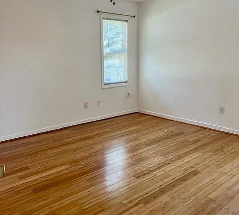 5th image of 709 N 10th Ave