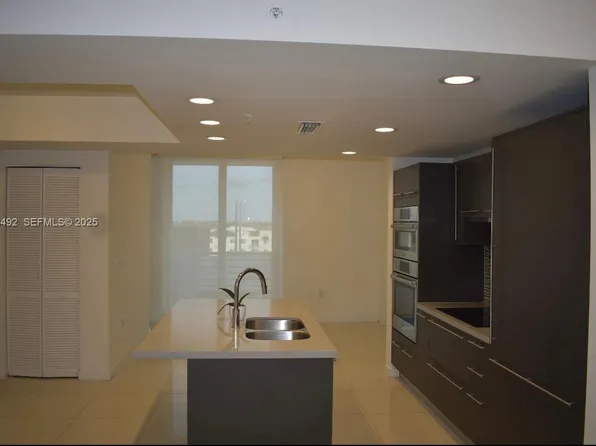 7661 NW 107th Ave APT 704, Doral, FL 33178