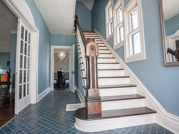 3rd image of 1036 Franklin Pl