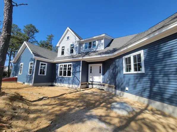 2 Meadowbrook Dr, Plymouth, MA 02360
