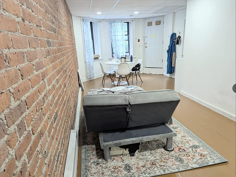 384 Riverway #B — Photo 2