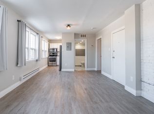 524 King St E #4, Hamilton, ON L8N1E2