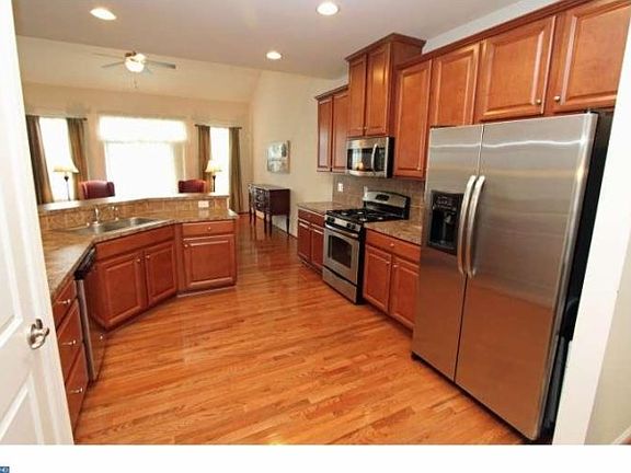 3rd image of 519 Hambleton Ln