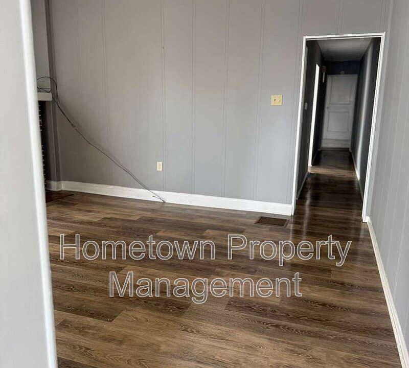 1st image of 3625 Derry St