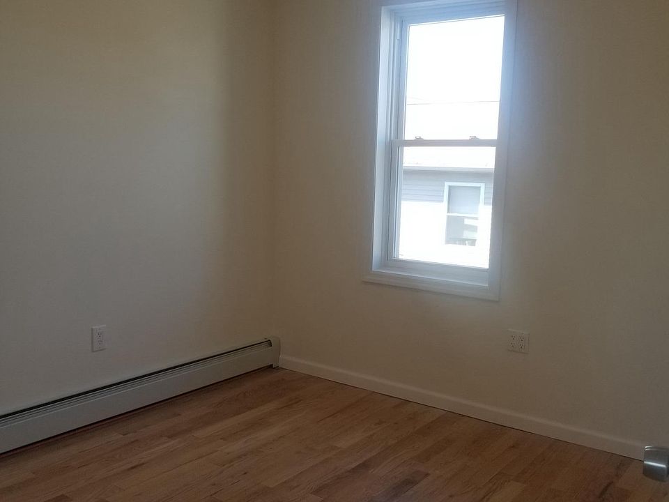 2nd image of 559 Vincent Ave #2