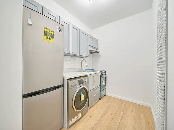 5th image of 153 Norfolk St APT 4F