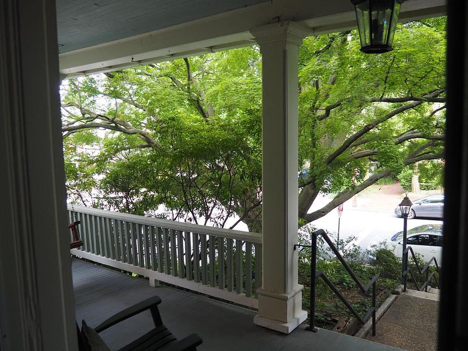 1st image of 1415 N Van Buren St #1