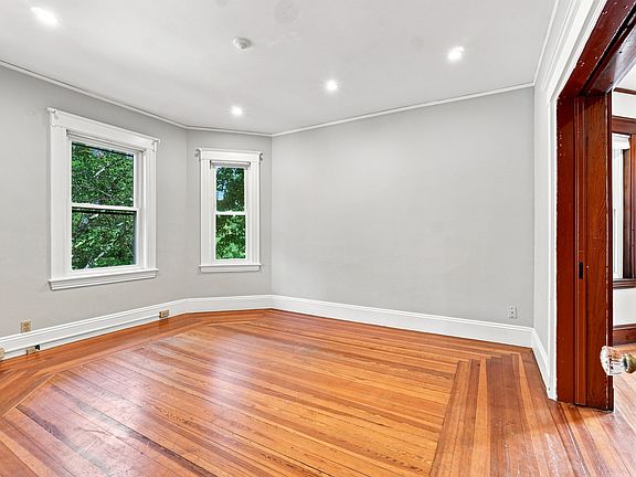 4th image of 236 Concord Ave #2A