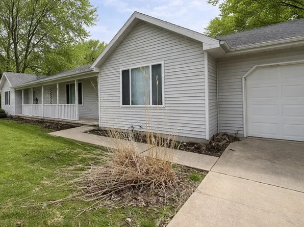 300 E 2nd St, Aroma Park, IL 60910