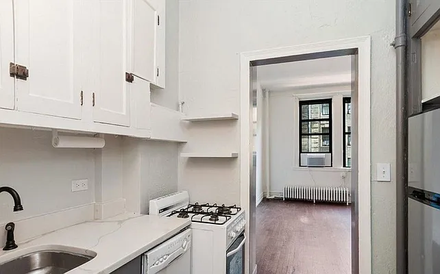 Rented by Douglas Elliman | media 28