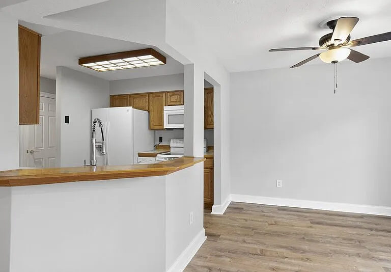 2258 N Tollgate Cir — Photo 5