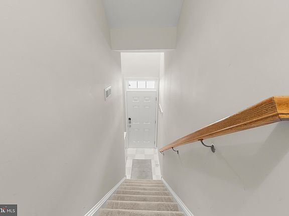 4th image of 527 Jacobsen Dr