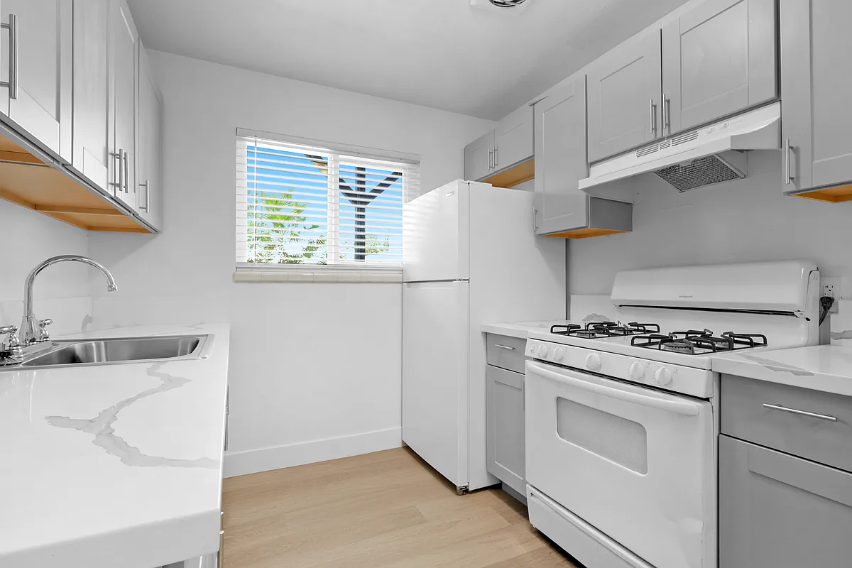 Building Photo - 3142 Edison Ave #4