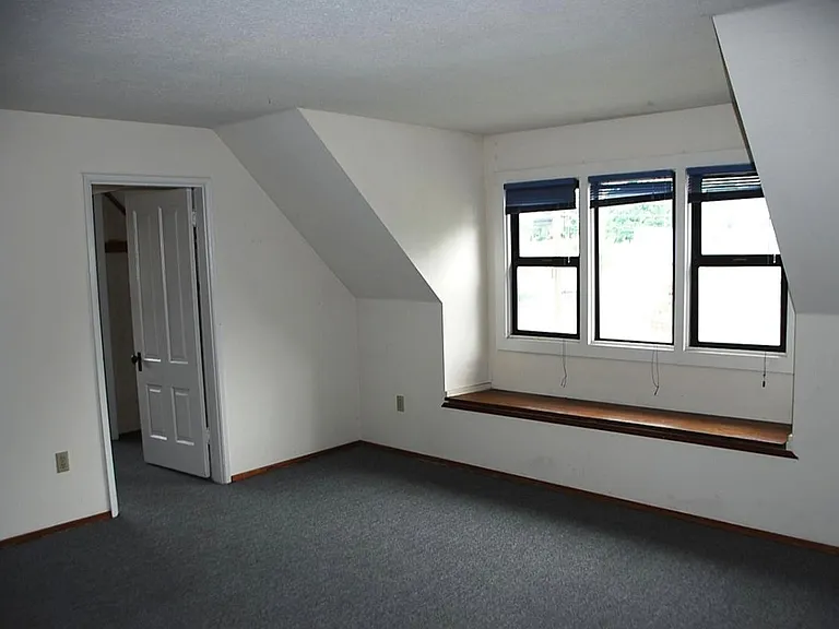 472 SE Walnut St — Photo 6