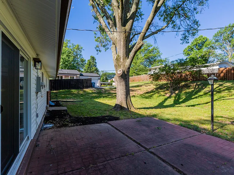 74 Morwood Ln — Photo 32