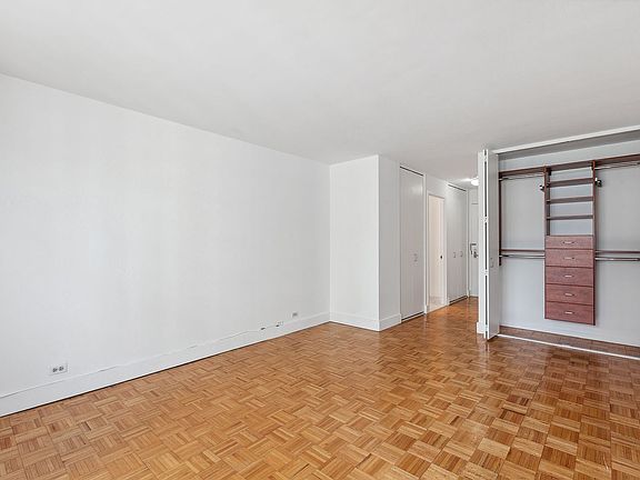 4th image of 295 Greenwich St APT 7J