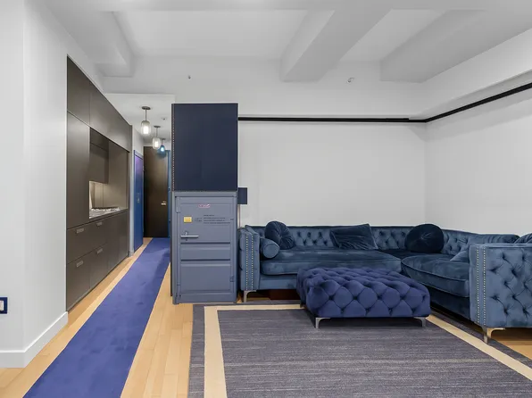 20 Pine Street image 10 of 17